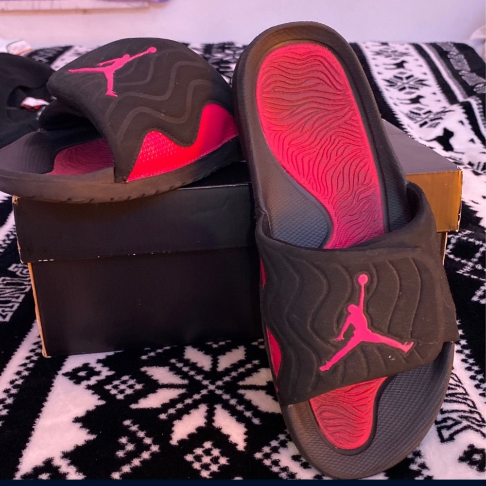 Jordan slides - Picture 2 of 2